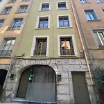 De Montagne Style Sur Le Quai Saint Laurent Et Bastille Appartement Grenoble