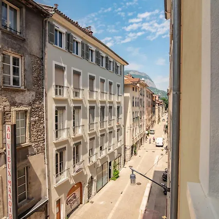 De Montagne Style Sur Le Quai Saint Laurent Et Bastille Apartmán *