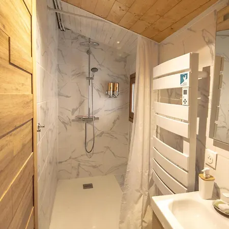 De Montagne Style Sur Le Quai Saint Laurent Et Bastille Apartmán
